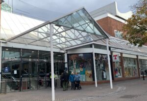 Friary Walk entrance from Broad Street (access via platform lift).